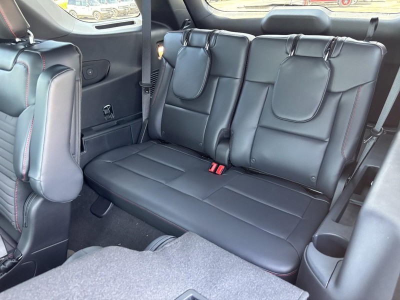 Ford Explorer Vehicle Full-screen Gallery Image 12