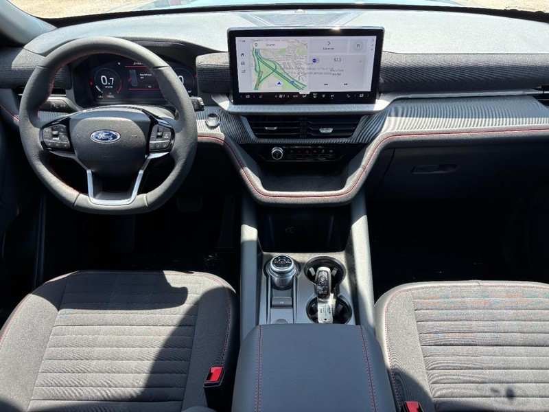 Ford Explorer Vehicle Full-screen Gallery Image 15