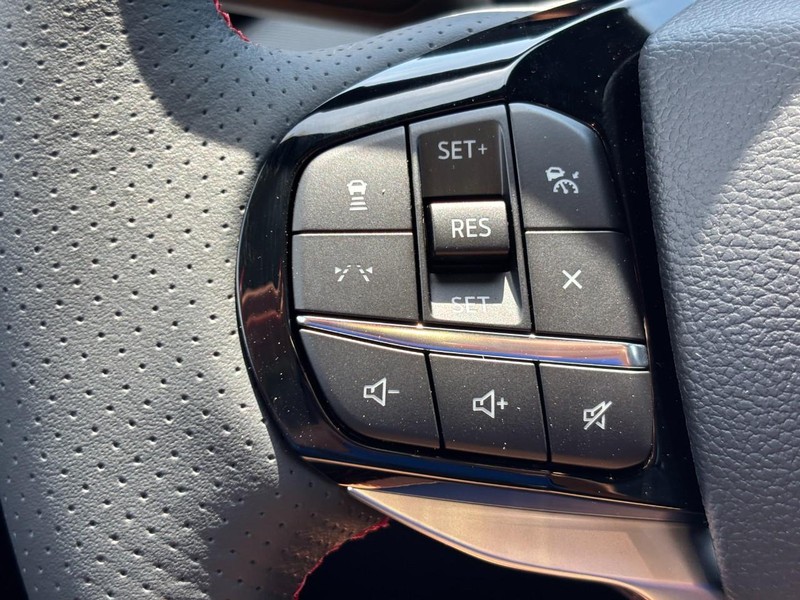 Ford Explorer Vehicle Full-screen Gallery Image 20