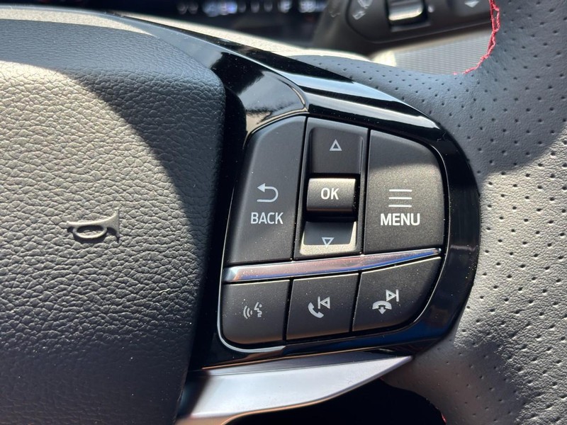 Ford Explorer Vehicle Full-screen Gallery Image 21