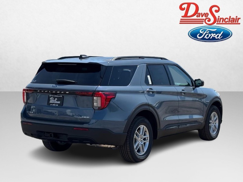 Ford Explorer Vehicle Full-screen Gallery Image 07