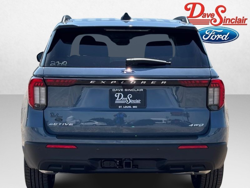 Ford Explorer Vehicle Full-screen Gallery Image 08