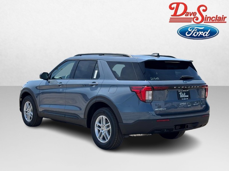 Ford Explorer Vehicle Full-screen Gallery Image 09