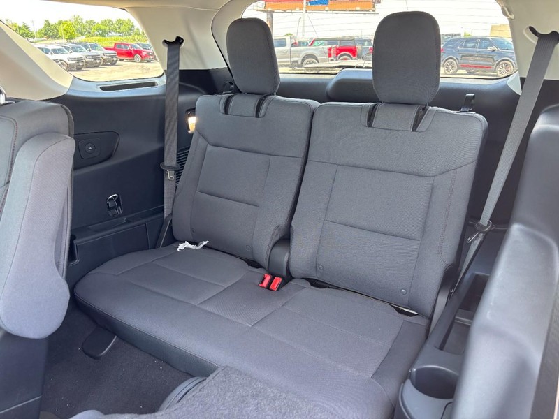 Ford Explorer Vehicle Full-screen Gallery Image 12