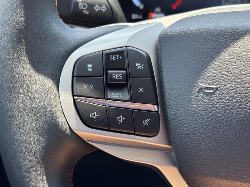 Ford Explorer Vehicle Full-screen Gallery Image 20