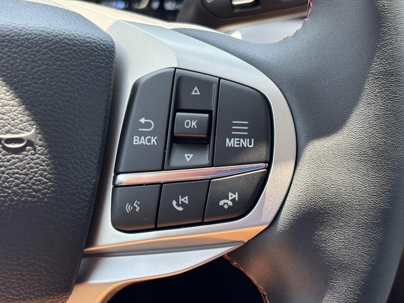 Ford Explorer Vehicle Full-screen Gallery Image 21