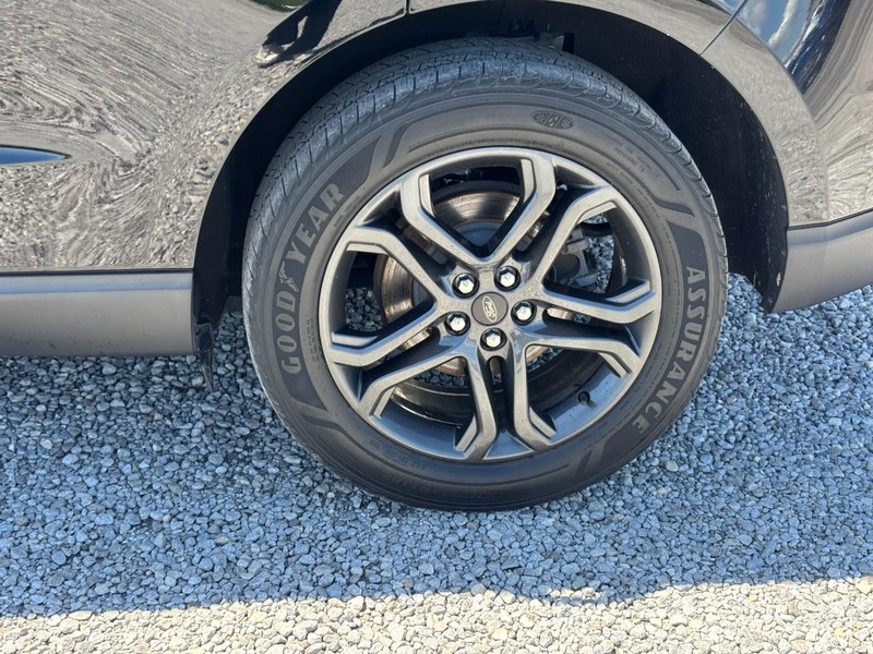 Ford Edge Vehicle Full-screen Gallery Image 12