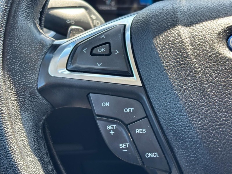 Ford Edge Vehicle Full-screen Gallery Image 19