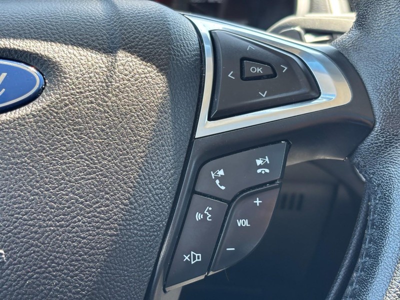 Ford Edge Vehicle Full-screen Gallery Image 20