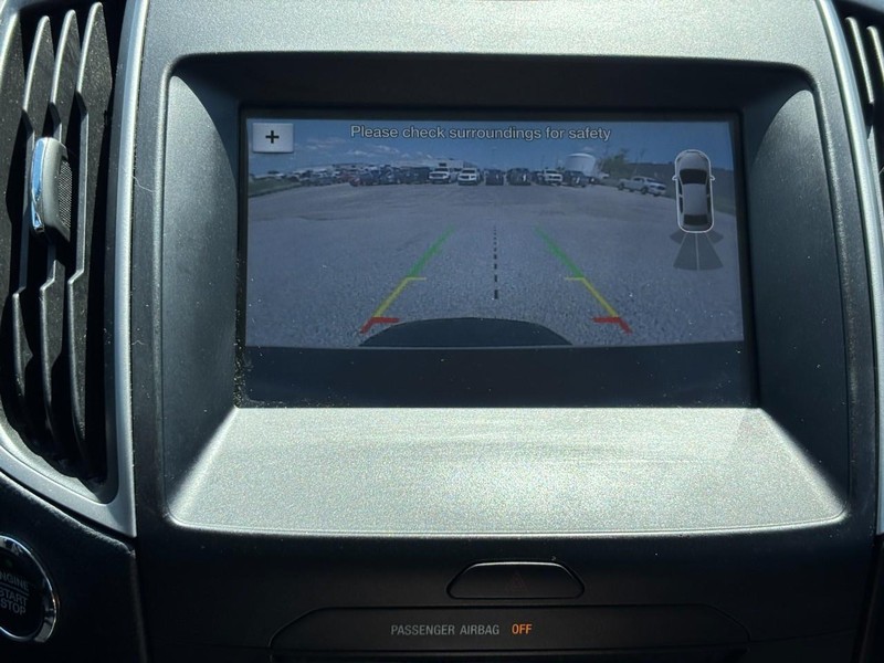 Ford Edge Vehicle Full-screen Gallery Image 24