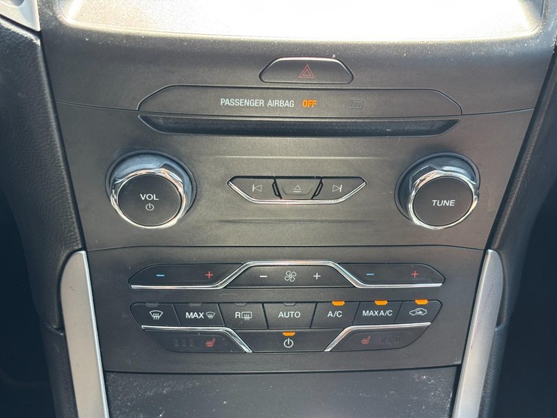 Ford Edge Vehicle Full-screen Gallery Image 25