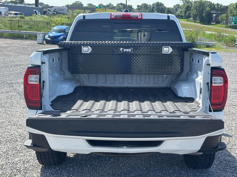 GMC Canyon Vehicle Image 11
