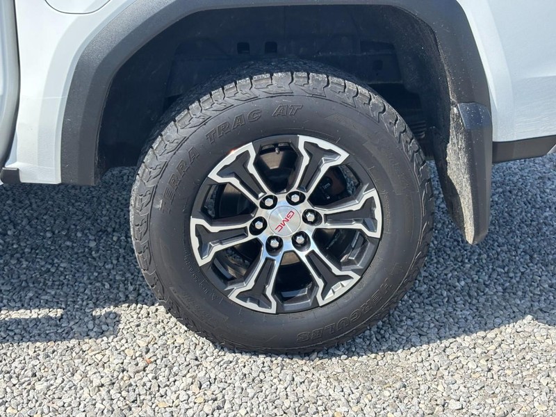 GMC Canyon Vehicle Image 12