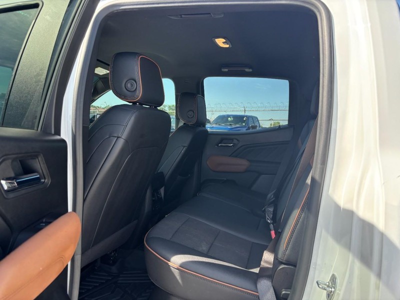GMC Canyon Vehicle Image 13