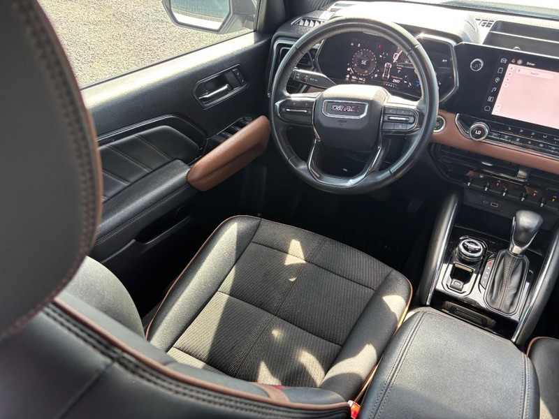 GMC Canyon Vehicle Image 14