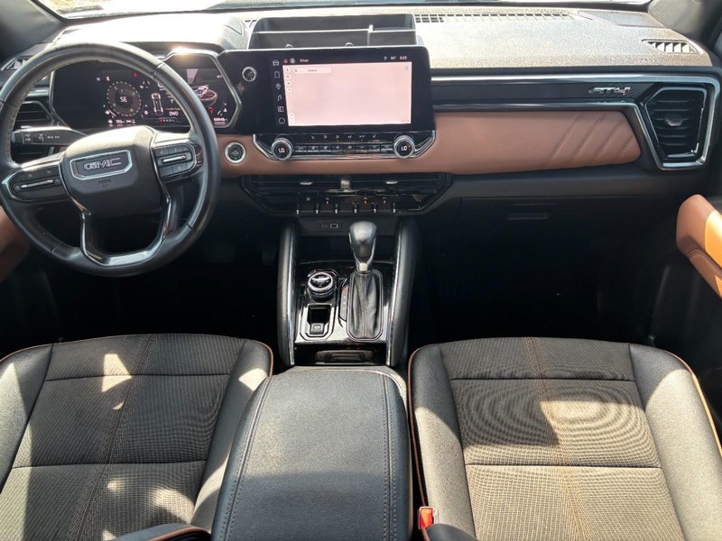 GMC Canyon Vehicle Image 15
