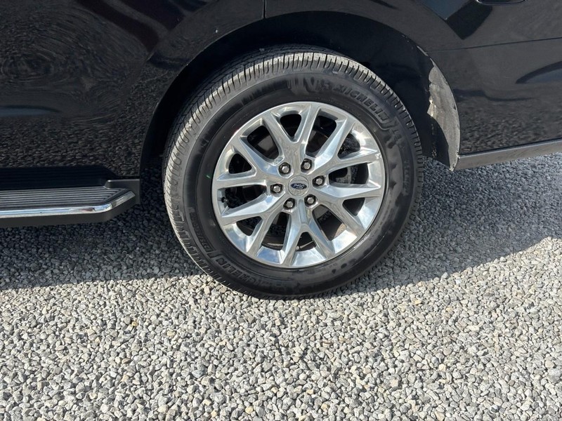 Ford Expedition Vehicle Full-screen Gallery Image 12