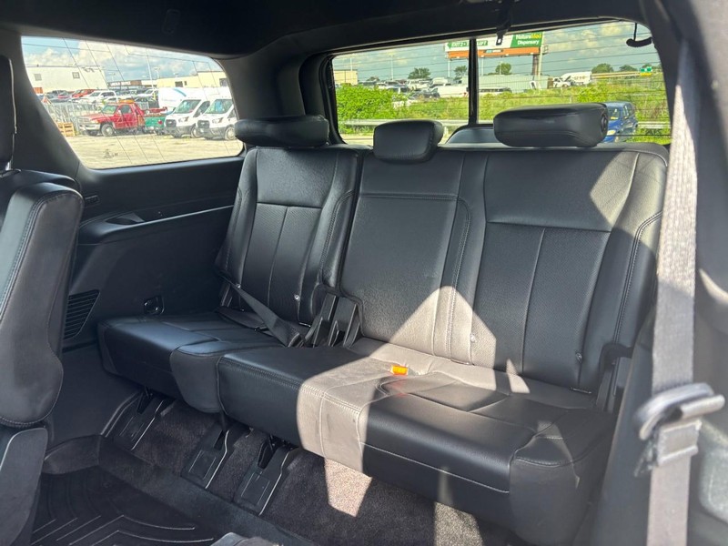 Ford Expedition Vehicle Full-screen Gallery Image 13