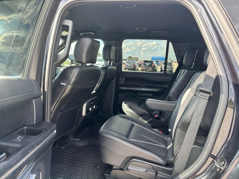 Ford Expedition Vehicle Full-screen Gallery Image 14