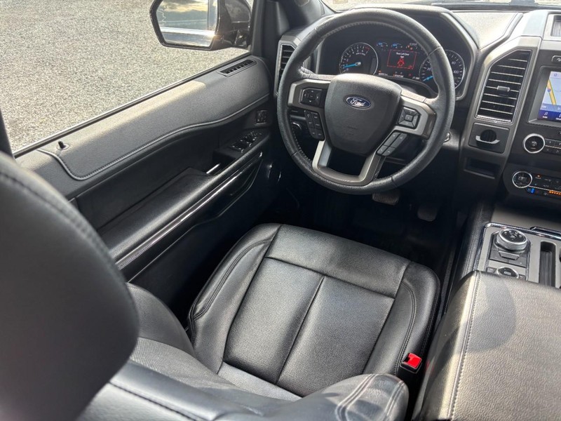 Ford Expedition Vehicle Full-screen Gallery Image 15