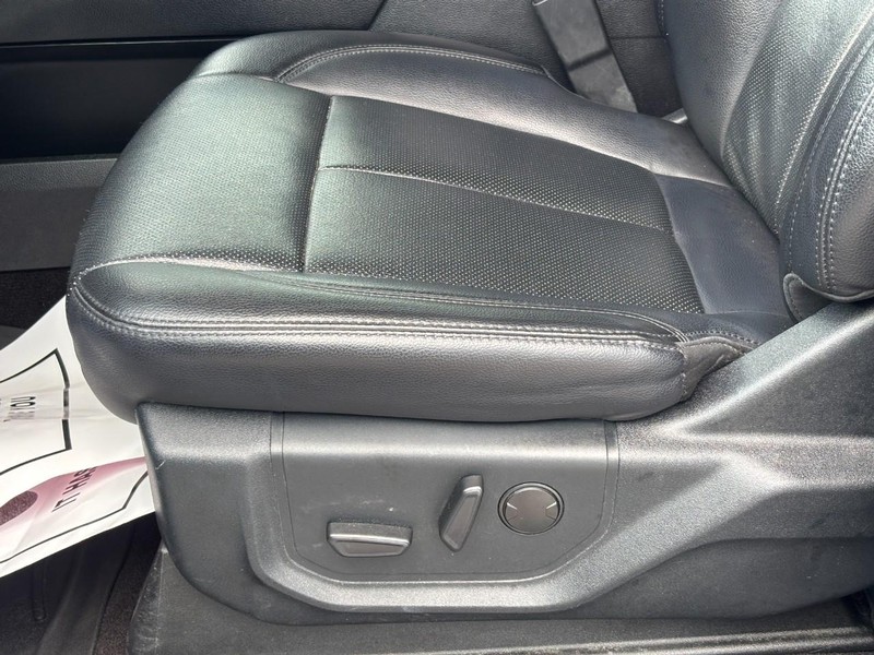 Ford Expedition Vehicle Full-screen Gallery Image 19