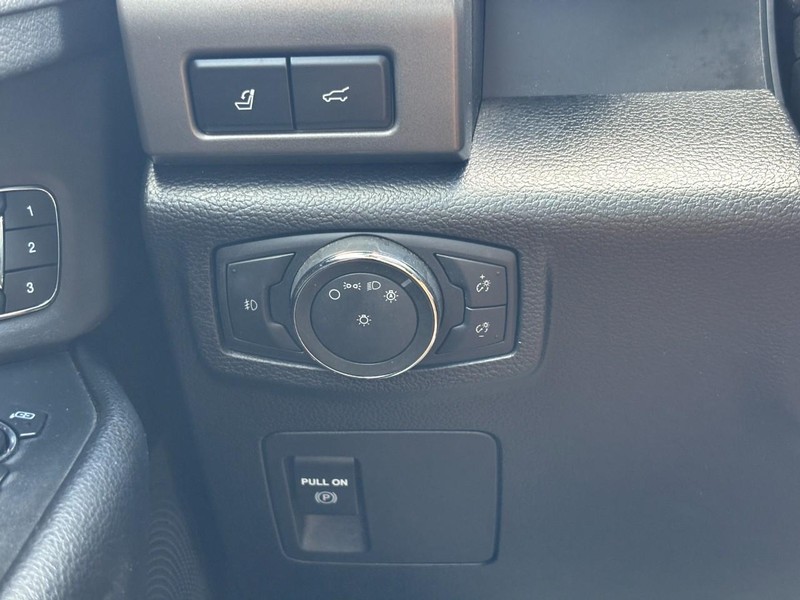 Ford Expedition Vehicle Full-screen Gallery Image 20