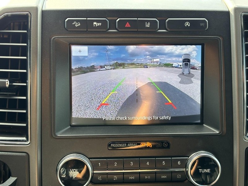 Ford Expedition Vehicle Full-screen Gallery Image 26