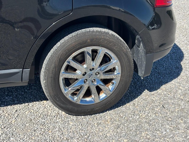 Ford Edge Vehicle Full-screen Gallery Image 12