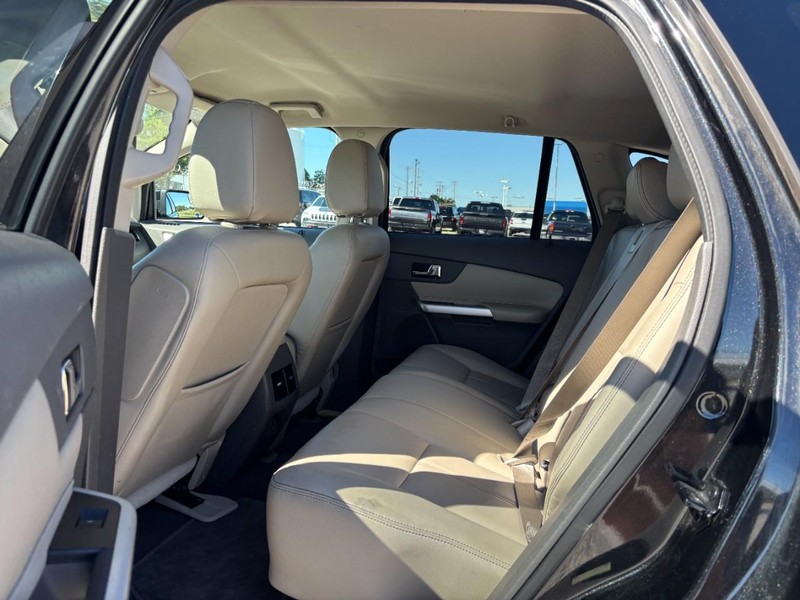 Ford Edge Vehicle Full-screen Gallery Image 13
