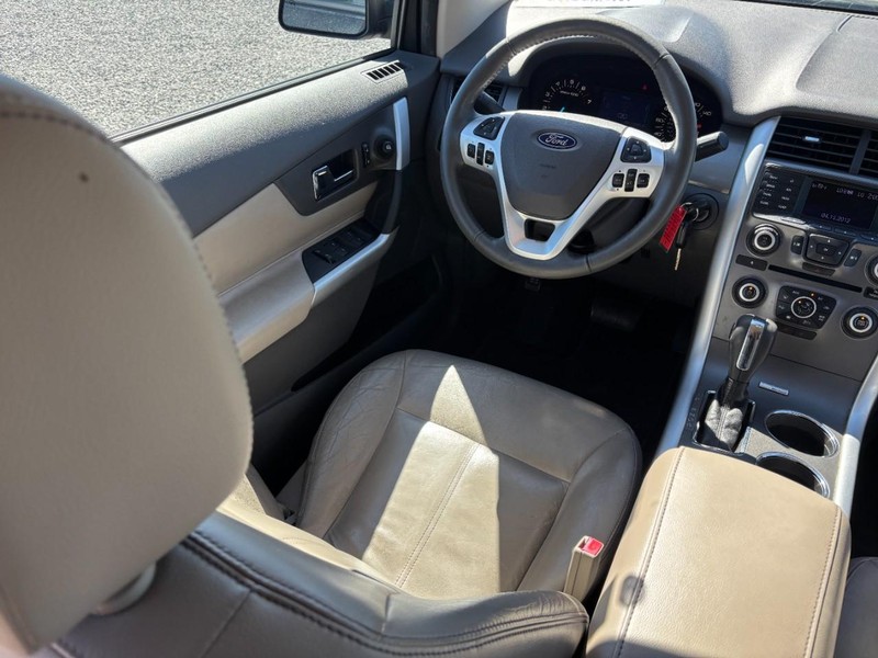 Ford Edge Vehicle Full-screen Gallery Image 14