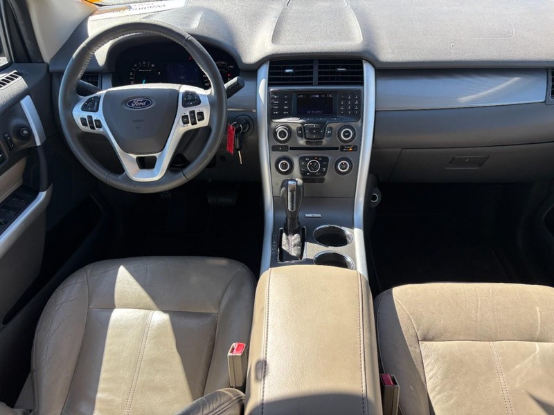 Ford Edge Vehicle Full-screen Gallery Image 15