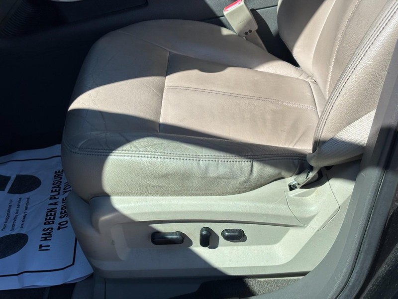 Ford Edge Vehicle Full-screen Gallery Image 17