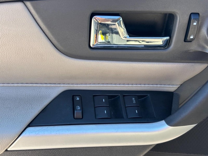 Ford Edge Vehicle Full-screen Gallery Image 18