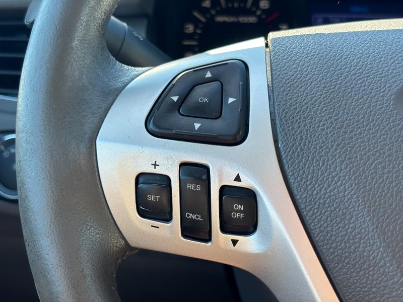 Ford Edge Vehicle Full-screen Gallery Image 19
