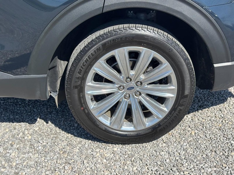 Ford Explorer Vehicle Full-screen Gallery Image 12