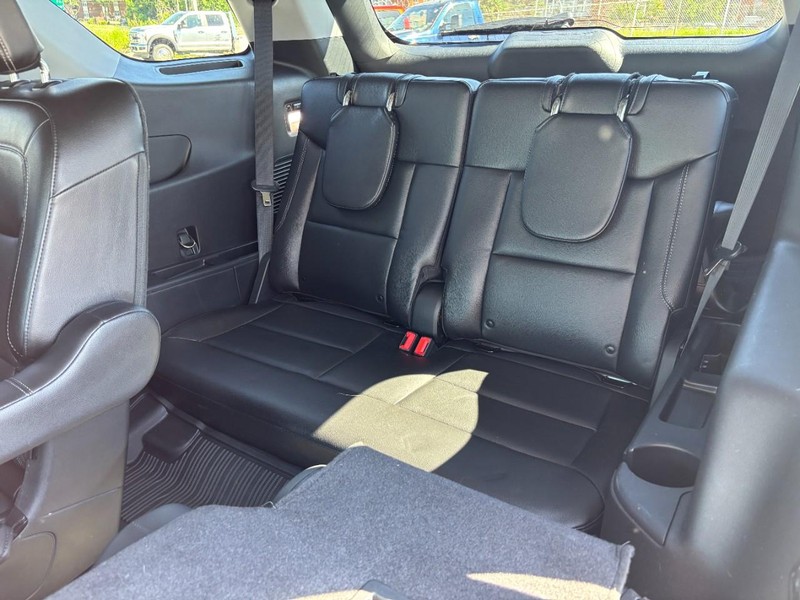 Ford Explorer Vehicle Full-screen Gallery Image 13