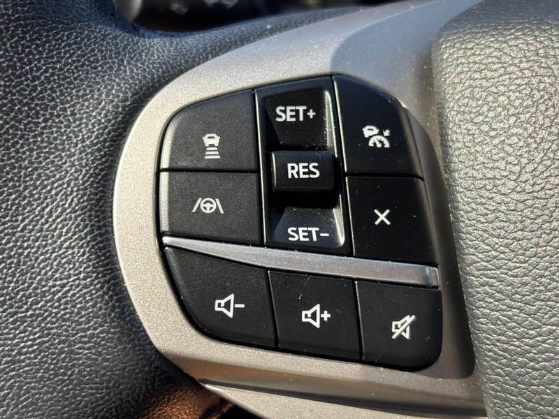 Ford Explorer Vehicle Full-screen Gallery Image 21
