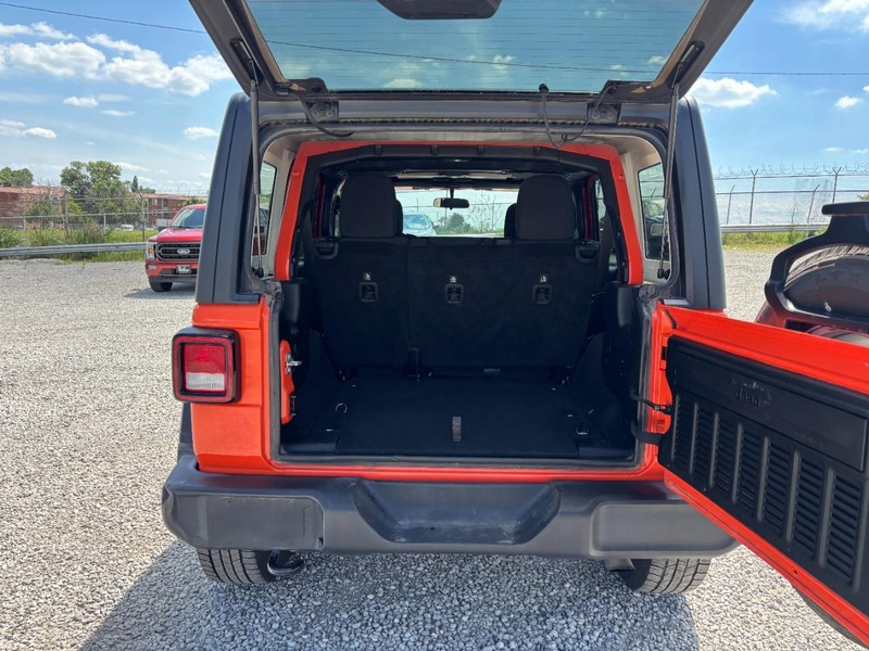Jeep Wrangler Unlimited Vehicle Image 11