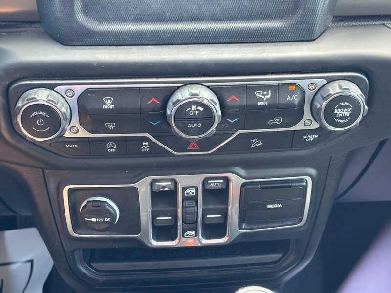 Jeep Wrangler Unlimited Vehicle Image 24