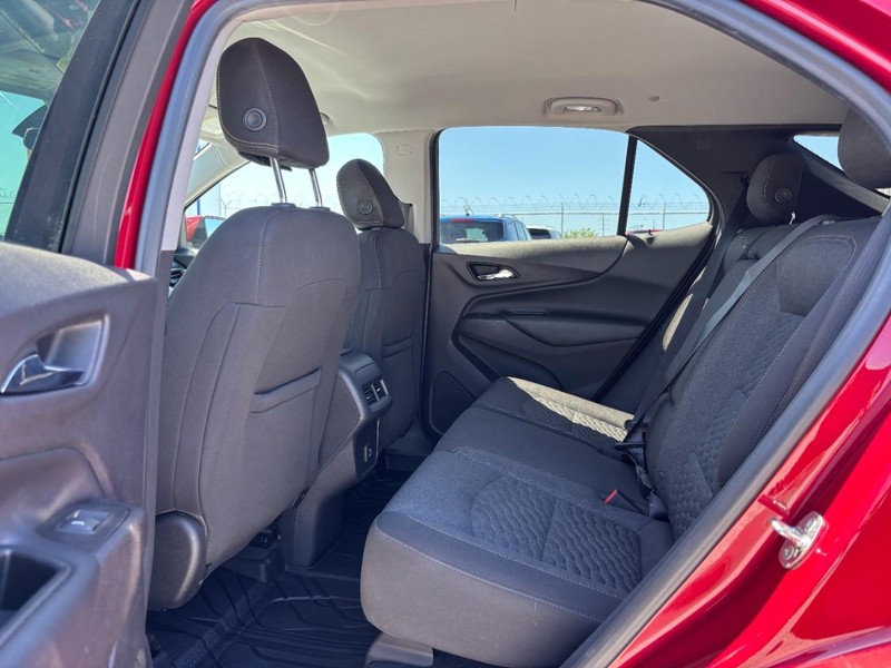 Chevrolet Equinox Vehicle Image 13