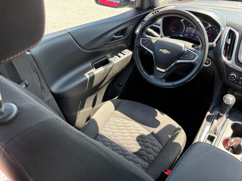 Chevrolet Equinox Vehicle Image 14