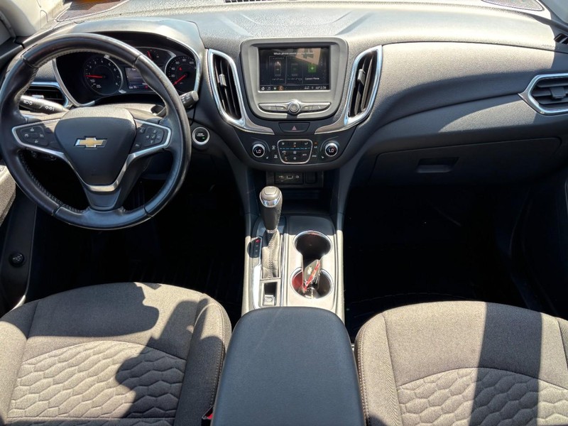 Chevrolet Equinox Vehicle Image 15