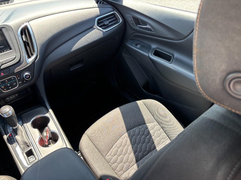 Chevrolet Equinox Vehicle Image 16