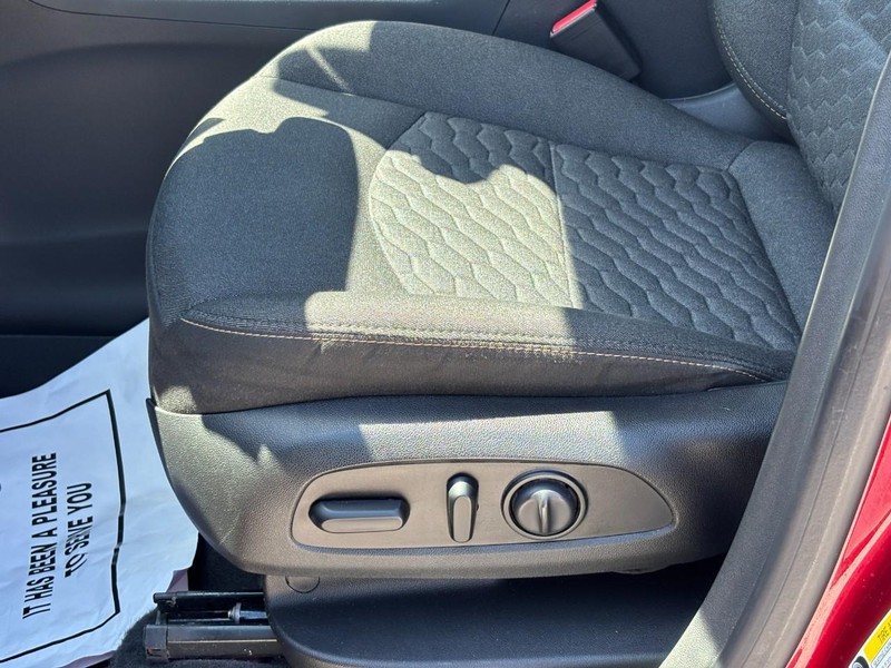 Chevrolet Equinox Vehicle Image 17
