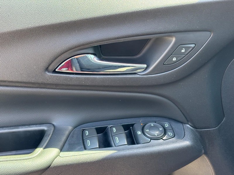 Chevrolet Equinox Vehicle Image 18
