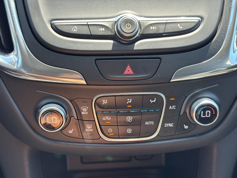 Chevrolet Equinox Vehicle Image 24