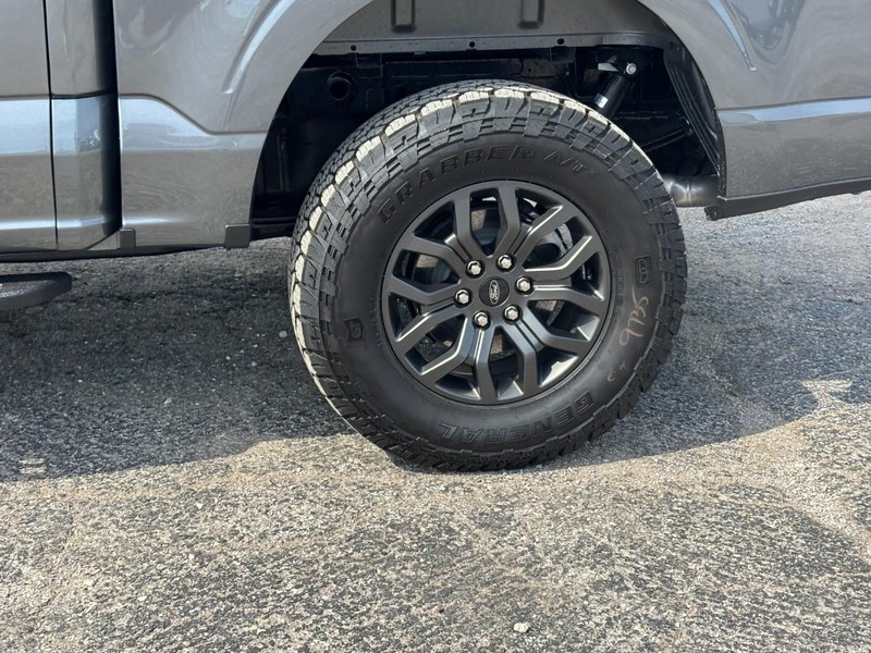 Ford F-150 Vehicle Full-screen Gallery Image 11
