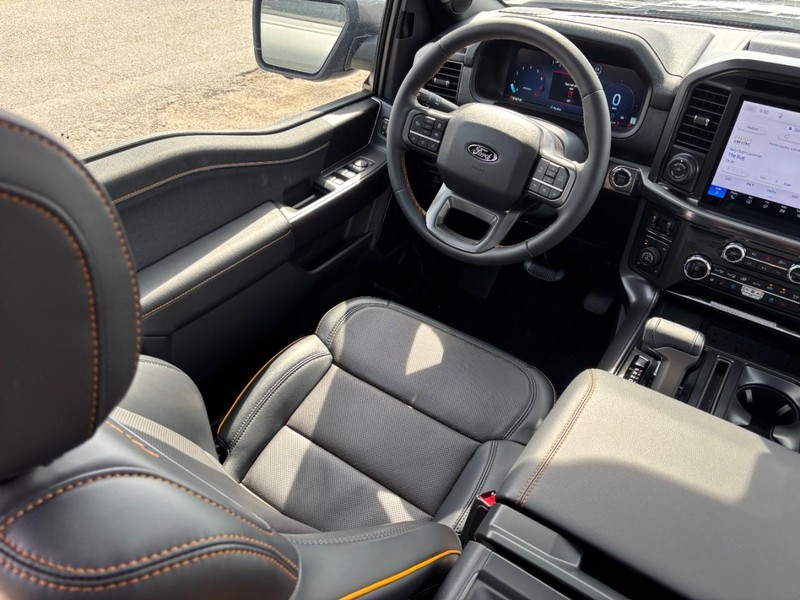 Ford F-150 Vehicle Full-screen Gallery Image 13