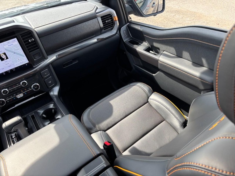 Ford F-150 Vehicle Full-screen Gallery Image 15