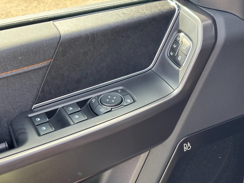 Ford F-150 Vehicle Full-screen Gallery Image 17